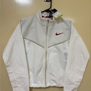 Women’s Nike Sportswear“Move to Zero” Lightweight Jacket XL
